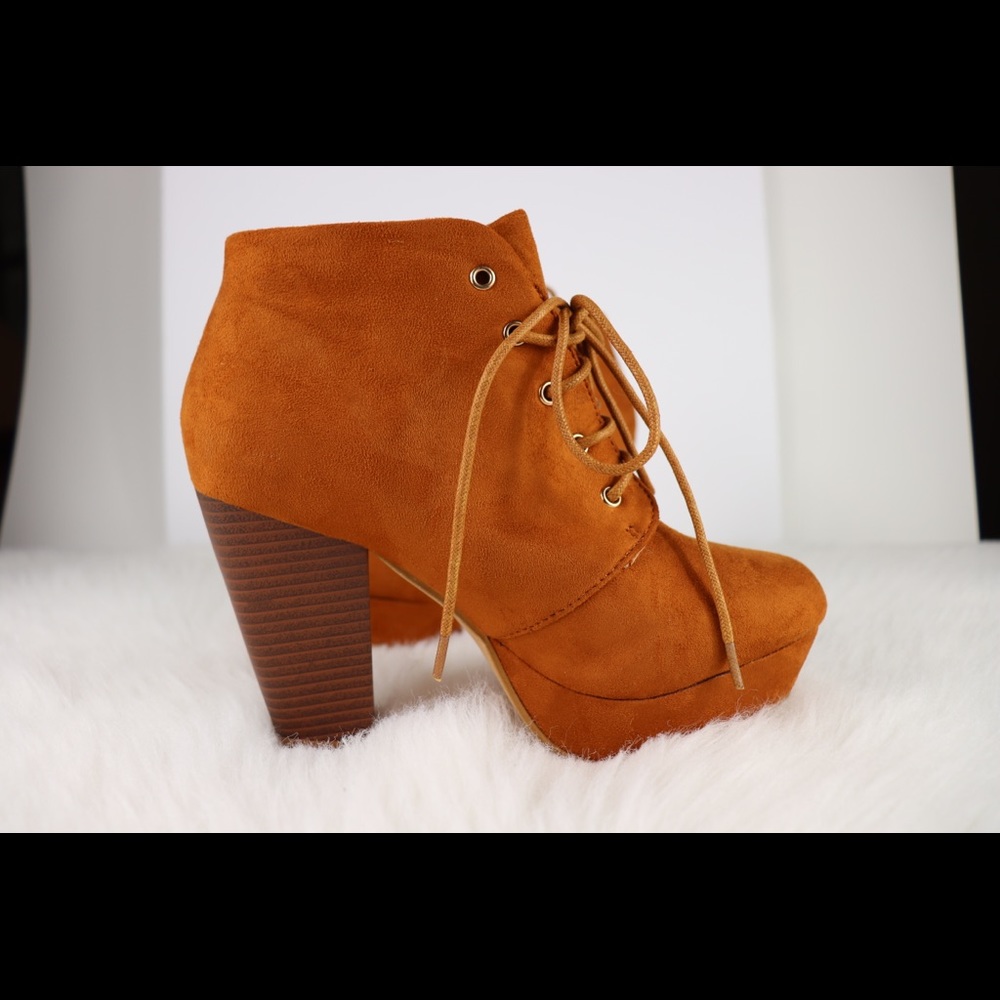 ALMOND TOE PLATFORM LACE UP HEELS - Picture 2 of 6